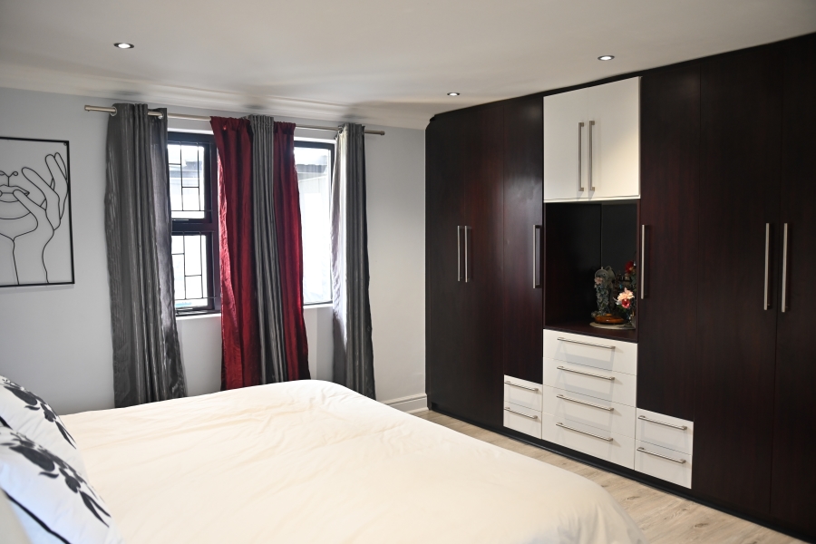 3 Bedroom Property for Sale in Gordons Bay Central Western Cape